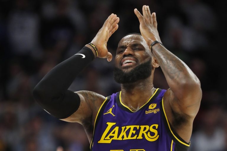 NBA: Los Angeles Lakers at Minnesota Timberwolves