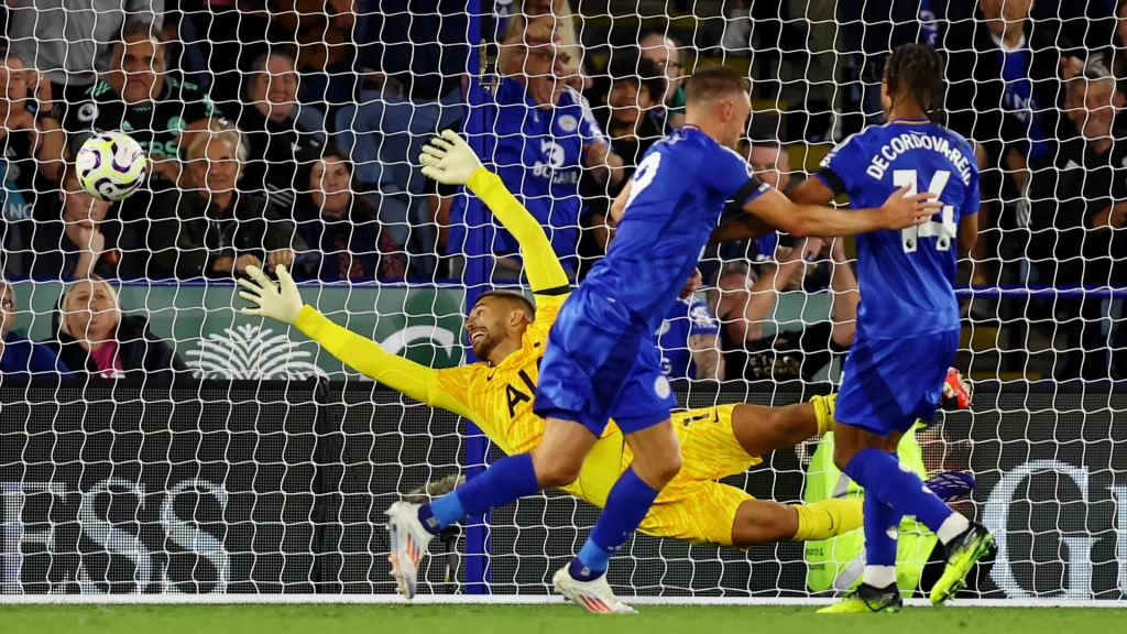 2024-08-19T202818Z_825828146_UP1EK8J1KV4GO_RTRMADP_3_SOCCER-ENGLAND-LEI-TOT-REPORT-1724101845