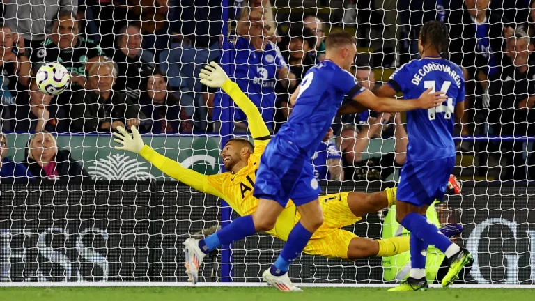 2024-08-19T202818Z_825828146_UP1EK8J1KV4GO_RTRMADP_3_SOCCER-ENGLAND-LEI-TOT-REPORT-1724101845